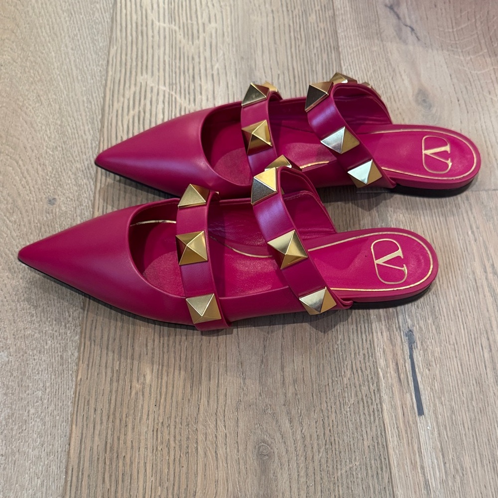 Valentino Women's Fuchsia and Gold Roman Studded Mules Slides - Picture 4 of 8